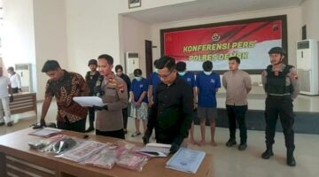 Sindikat Uang Palsu Keluarga Ditangkap di Demak, Ribuan Lembar Uang Palsu Diamankan