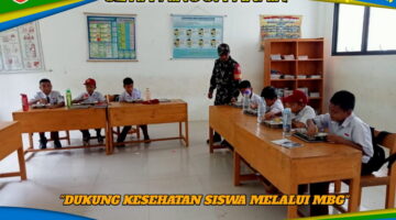 Dukung Kesehatan Siswa, Babinsa Koramil Soropia Dampingi Program Makan Bergizi Gratis