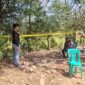 Pemasangan garis polisi di area pemakaman Desa Wlahar, Kecamatan Wangon, Kabupaten Banyumas, Jawa Tengah, Selasa (11/8/2026)(KOMPAS.COM/FADLAN MUKHTAR ZAIN)

Sumber: https://regional.kompas.com/read/2026/08/12/070938878/pembongkaran-makam-sutrimo-di-banyumas-digelar-hari-ini-keluarga-putuskan?utm_kanal=regional_tengah&utm_campaign=distribusi.


Membership: https://kmp.im/plus6
Download aplikasi: https://kmp.im/app6