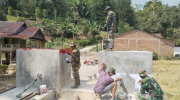 TNI dan Warga Gotong Royong Lanjutkan Pembangunan Jembatan Gantung Perintis Garuda di Bulukumpa