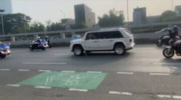 Iring-iringan Prabowo Lewat, Pengendara Gatot Subroto Protes dengan Klakson Panjang