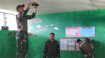 Satgas Pamtas Kewilayahan RI – PNG Yonif 645/Gardatama Yudha TNI Pos Kotis Walesi melaksanakan Renovasi Ruang Kelas Madrasah Ibtidaiyah Merasugun Asso Walesi