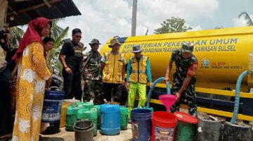 PEDULI DI TENGAH KEKERINGAN! KODIM 1411/BULUKUMBA SALURKAN BANTUAN AIR BERSIH UNTUK WARGA HERLANG