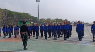 TINDAK KEDISIPLINAN SISWA, PERSONEL KODIM 1411/BULUKUMBA LATIH LDDK JURUSAN NKPI SMKN 1 BULUKUMBA DI PANTAI MERPATI