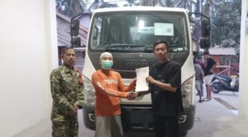 Babinsa Koramil 1411-04/Ujung Bulu Dampingi Penerimaan Mobil Truk KDKMP Desa Tamatto