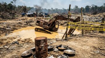 Dari Sungai yang Tercemar hingga DPRD Terlibat: Skandal Kejahatan Terorganisasi di Balik Tambang Emas Ilegal Sekadau