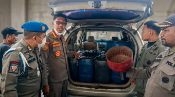 Mobil SUV Angkut Puluhan Jeriken BBM Diamankan Satpol PP, Modus Penimbunan Bersubsidi Terbongkar